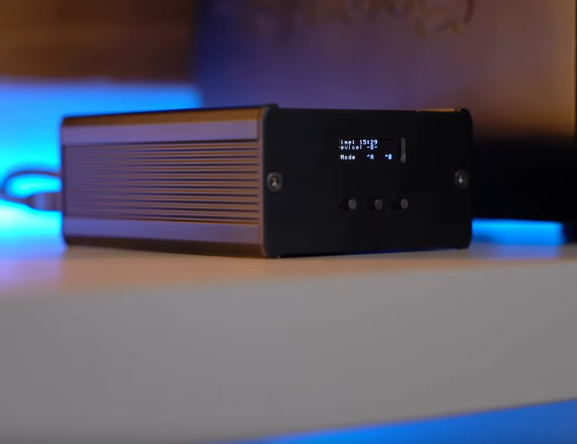 Quansatech Automatik USB Switch mit Display und drei Bedientasten